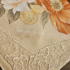 Beautiful Vintage PIERRE BALMAIN Scarf.